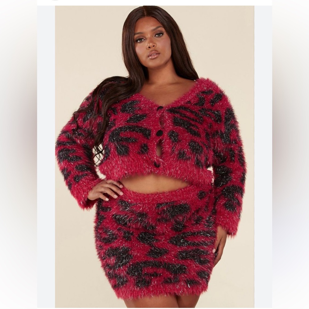 NWT L'ATISTE Fuzzy Red and Black Sweater Size 1X